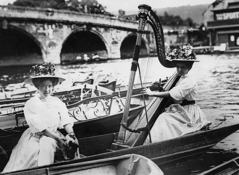 Illustration for article titled Some Classic, Corseted Regatta Fashions from Days Gone By